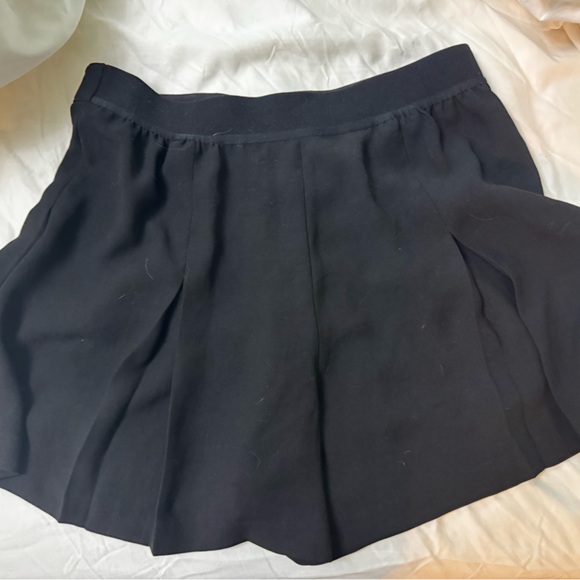 SPANX Black Carefree Crepe Pleated Short XL - Picture 1 of 4